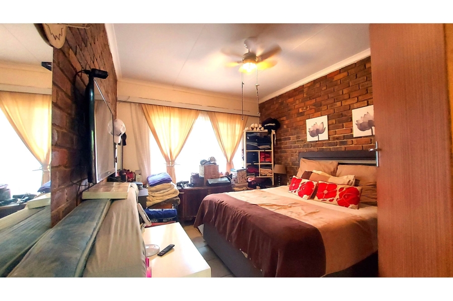 1 Bedroom Property for Sale in Meerhof North West